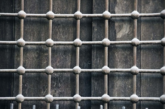 Fenêtre et grille