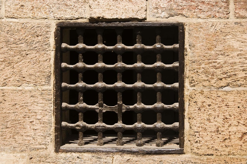 Fenêtre et grille