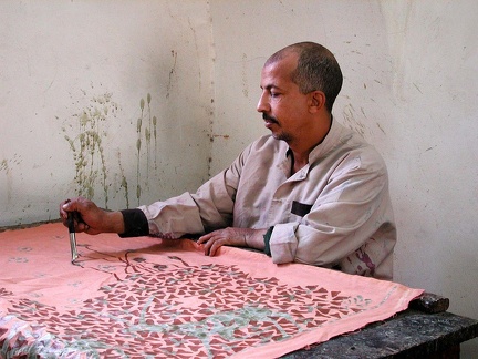 Atelier de batik au Centre d'Arts Wissa Wassef à Haraneya (Le Caire) 