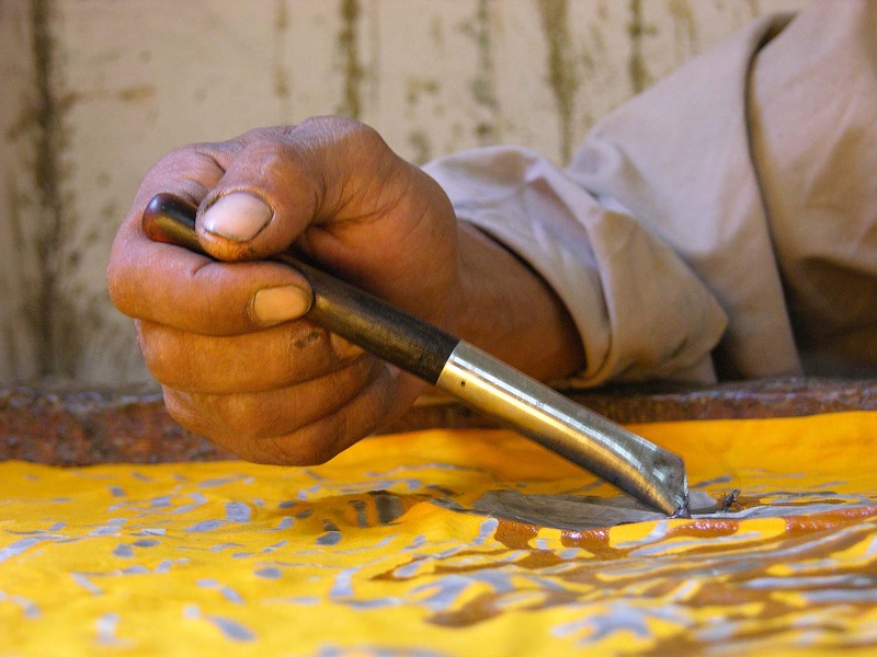 Atelier de batik au Centre d'Arts Wissa Wassef à Haraneya (Le Caire) 