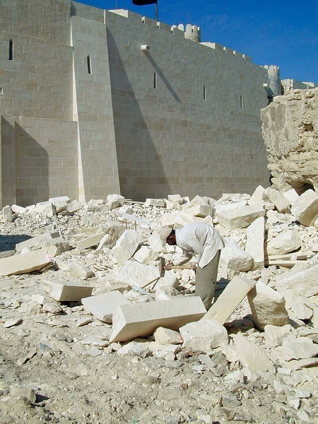 Tailleur de pierres. Atelier de restauration à Qaitbay (Alexandrie) 