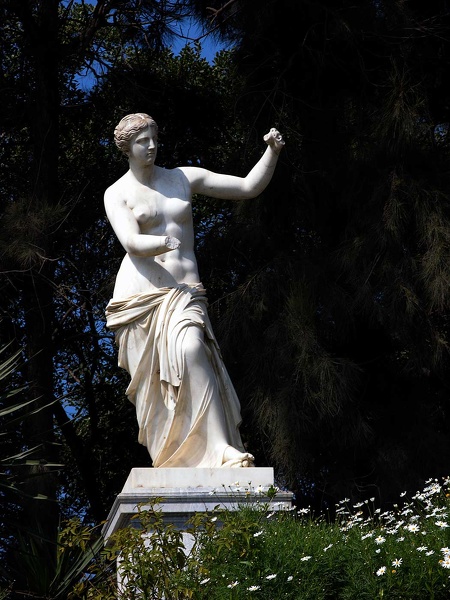 Statue dans le jardin Antoniadis