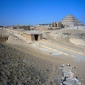  La pyramide à degrés de Djéser à Saqqarah 