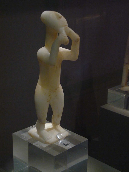 Cycladic figurine. National Archaeological Museum. Athens  