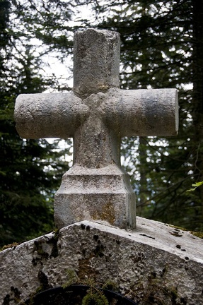 Croix en pierre (La Ruchère en Chartreuse)