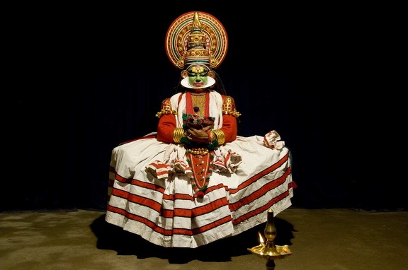 Danza Kathakali en un teatro