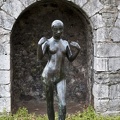 Chica de pie. Escultura de bronce de Marcel Gimond. Museo de Grenoble 