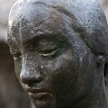  Jeune fille debout. Sculpture en bronze de Marcel Gimond. Musée de Grenoble 