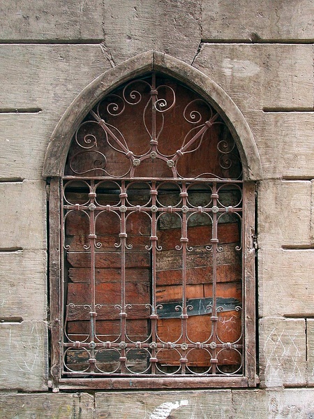 Fenêtre et grille