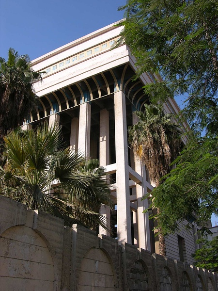 Château d'eau. Avenue des Pyramides Le Caire