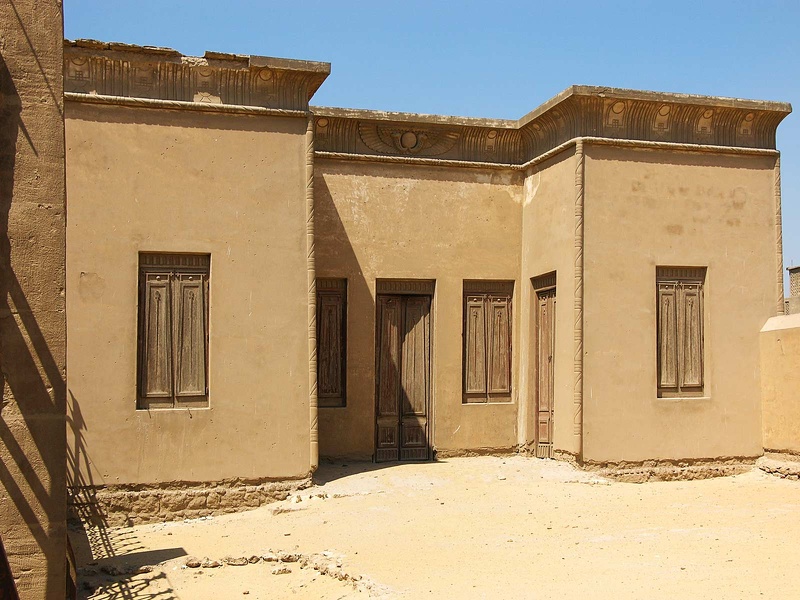 Caveau de style pharaonique. Cimetière nord, Le Caire
