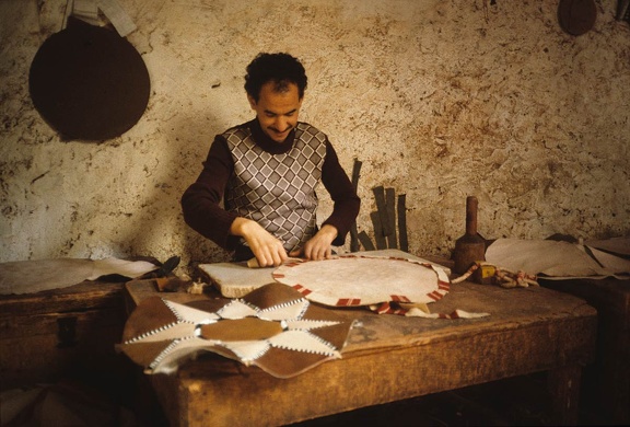 Fabricant de poufs. Médina de Fès