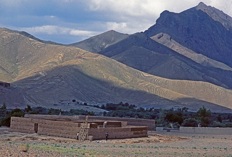 Construcion d'une maison en pisé