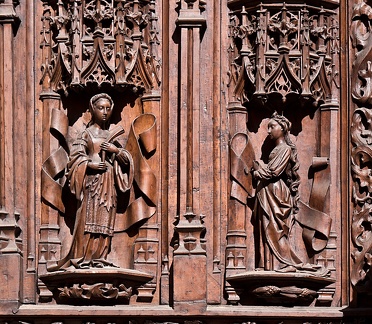 Les portes en noyer sculptées de la Cathédrale Saint Sauveur